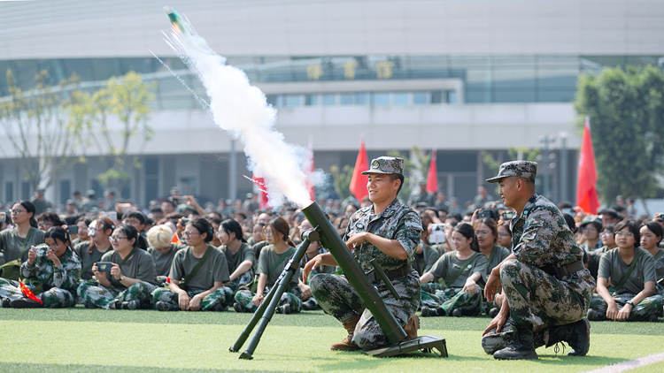 XCB_7045.jpg XCB_7045.jpg