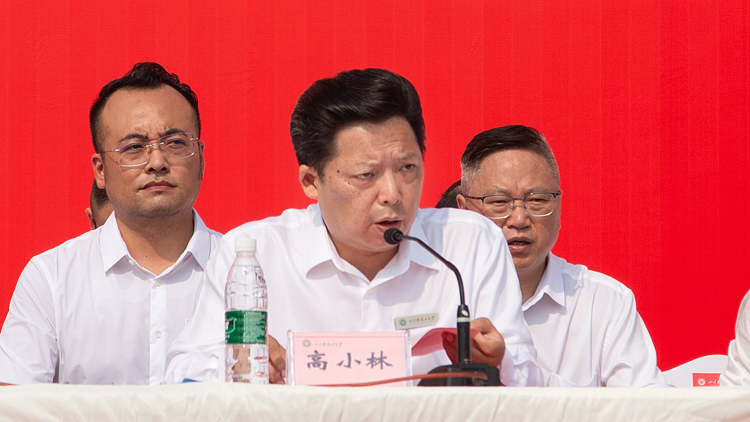 XCB_6517.jpg XCB_6517.jpg