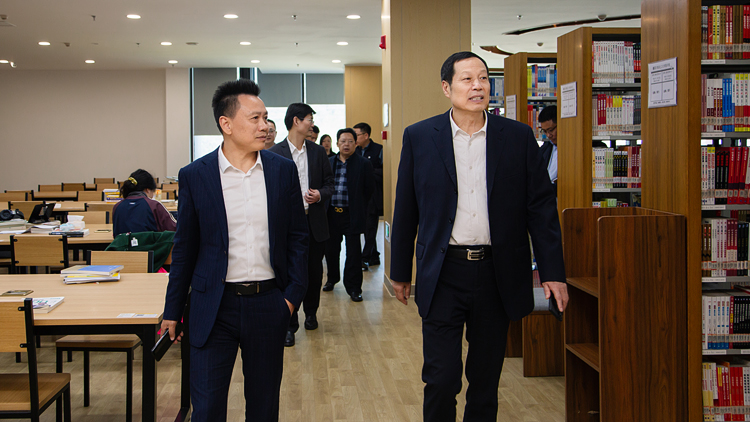 XCB_1008.jpg XCB_1008.jpg