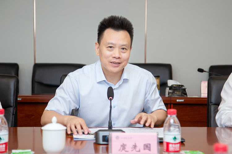 XCB_2130.jpg XCB_2130.jpg