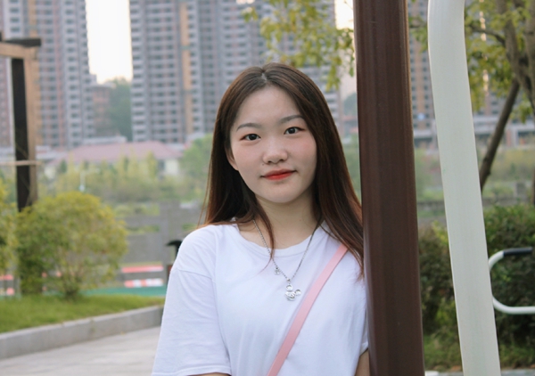 个人照片.JPG 个人照片.JPG