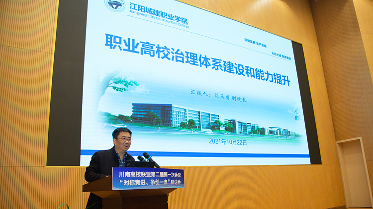 XCB_9136.jpg XCB_9136.jpg