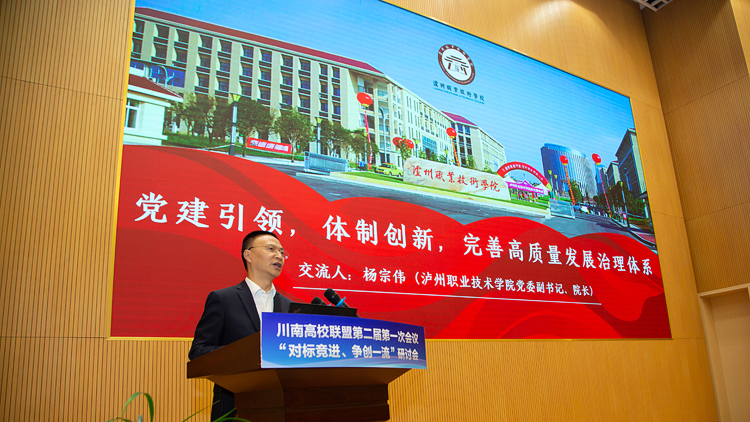 XCB_9106.jpg XCB_9106.jpg