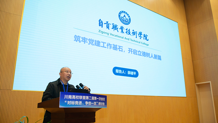 XCB_9151.jpg XCB_9151.jpg