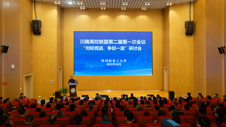 XCB_9005.jpg XCB_9005.jpg