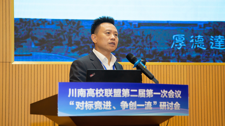 XCB_9021.jpg XCB_9021.jpg