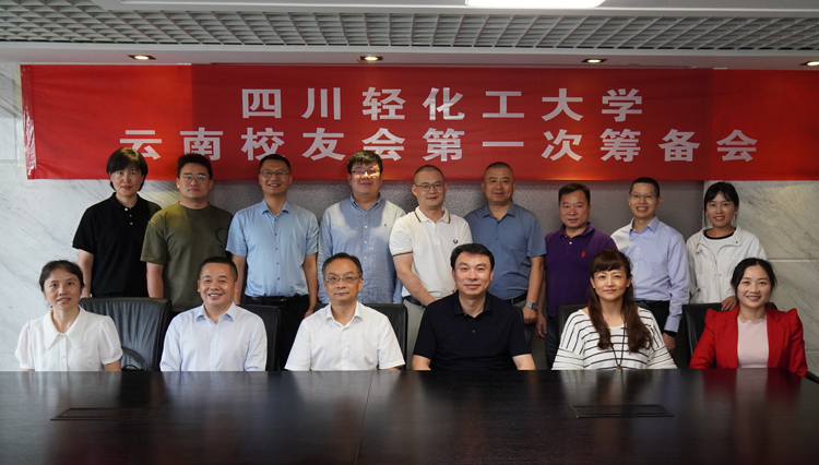 合影.jpeg 合影.jpeg