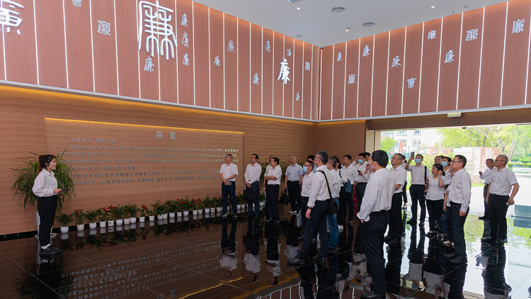 LJH_9078.jpg LJH_9078.jpg