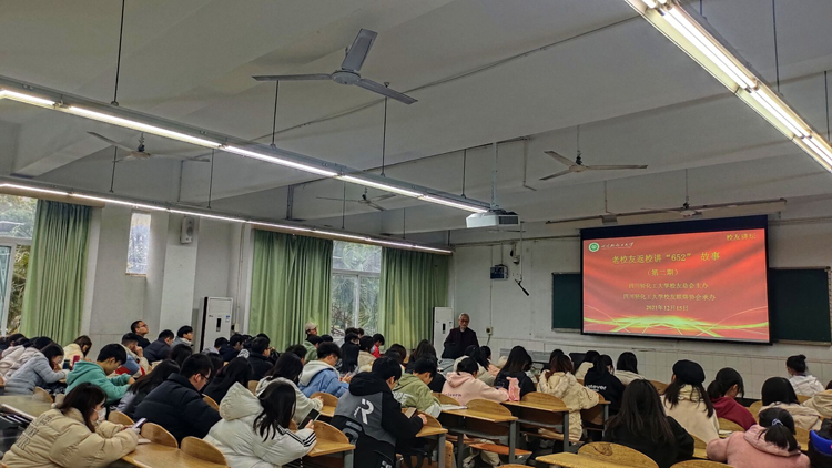 车友金老师汇东校区厚德楼220教室.jpg 车友金老师汇东校区厚德楼220教室.jpg