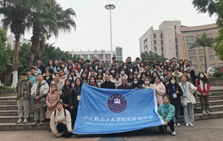 汇东校区听讲座学生合影.jpg 汇东校区听讲座学生合影.jpg