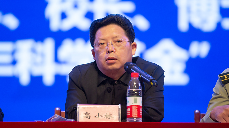 XCB_9610.jpg XCB_9610.jpg