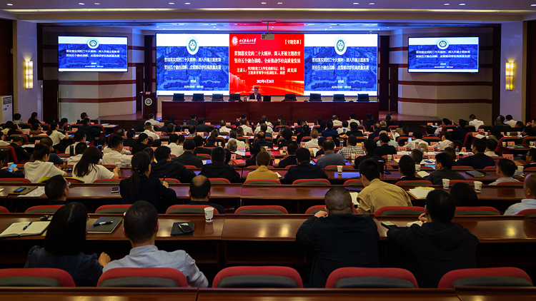 XCB_1025.jpg XCB_1025.jpg