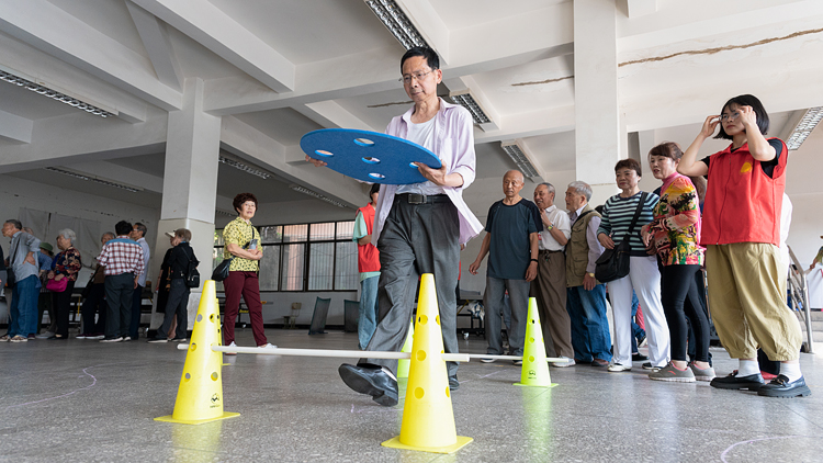 LJH_1715.jpg LJH_1715.jpg