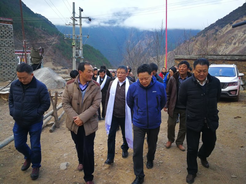 王书记陪同杨省长调研.jpg