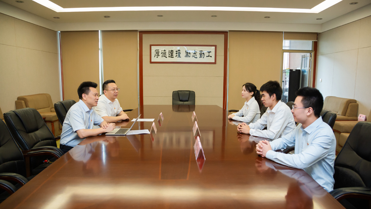 XCB_3053.jpg XCB_3053.jpg