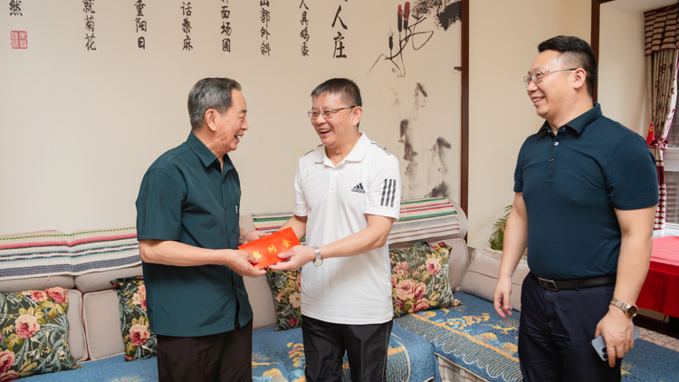 XCB_3747.jpg XCB_3747.jpg