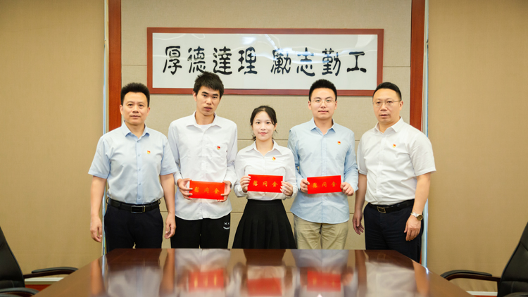 XCB_3063.jpg XCB_3063.jpg