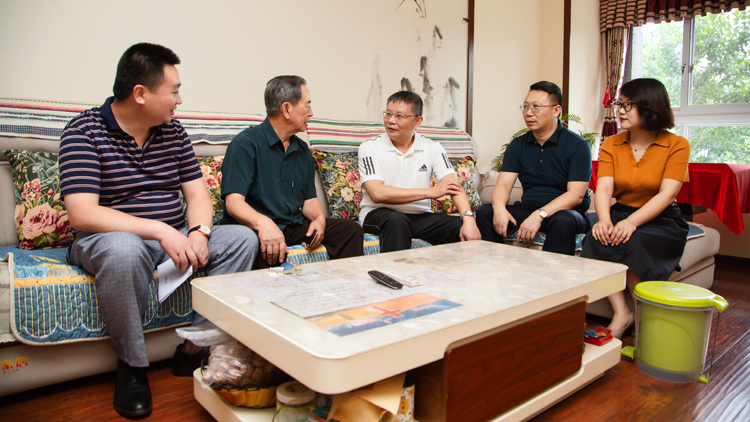 XCB_3737x.jpg XCB_3737x.jpg