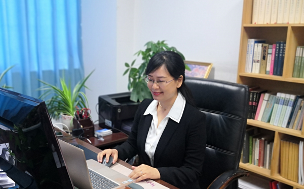 11优秀导师-人文学院-万燚.jpg 11优秀导师-人文学院-万燚.jpg