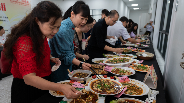 LJH_4145.jpg LJH_4145.jpg