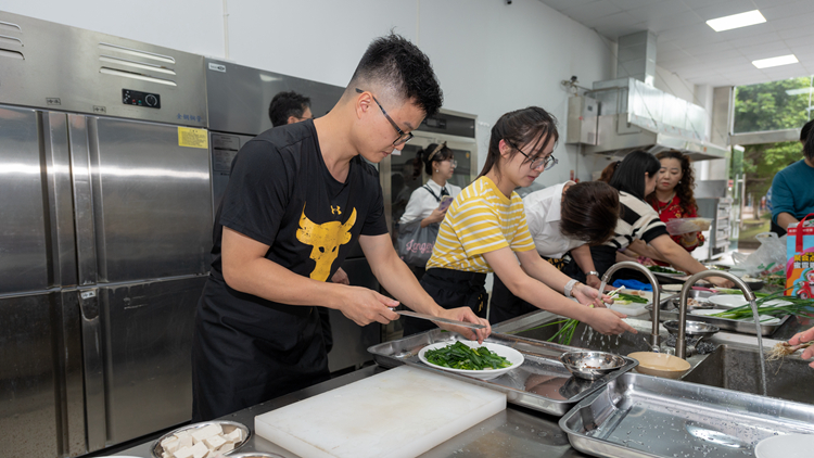 LJH_4052.jpg LJH_4052.jpg