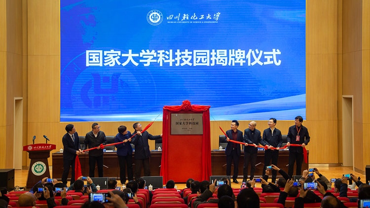 XCB_8924.jpg XCB_8924.jpg