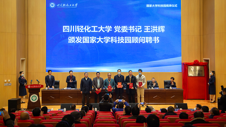 XCB_8935.jpg XCB_8935.jpg