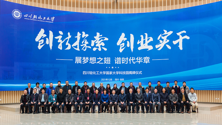 XCB_8963.jpg XCB_8963.jpg