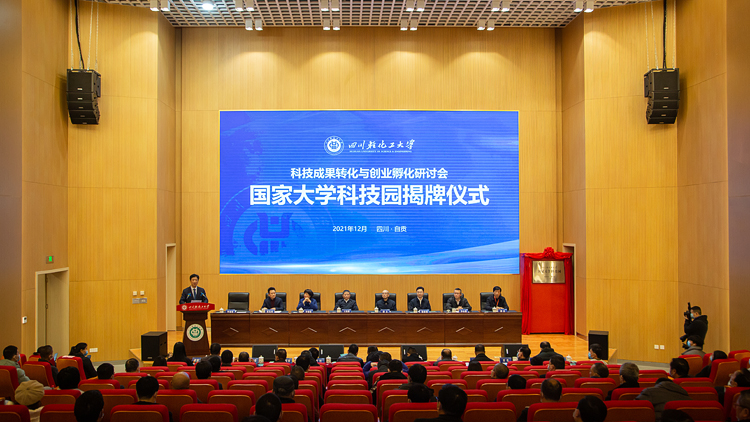 XCB_8942.jpg XCB_8942.jpg