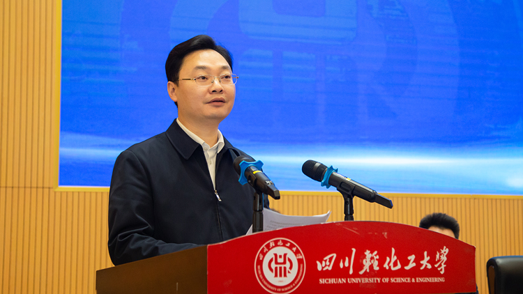 XCB_8885.jpg XCB_8885.jpg