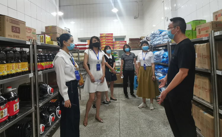 9.17 后勤自贡校区开展应急物资储备及安全检查1.jpg