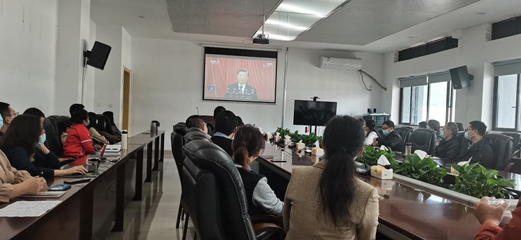 自动化与信息工程学院师生认真收看党的二十大开幕盛况.jpg 自动化与信息工程学院师生认真收看党的二十大开幕盛况.jpg