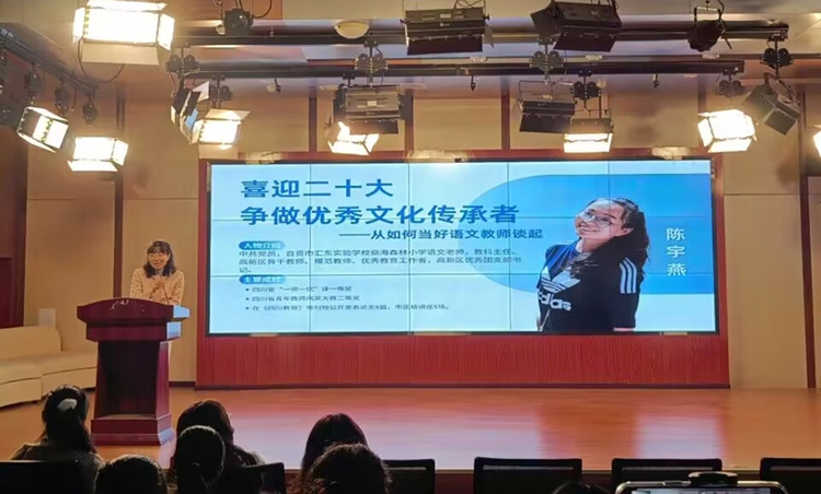 1012人文学院举行优秀校友分享会.jpg