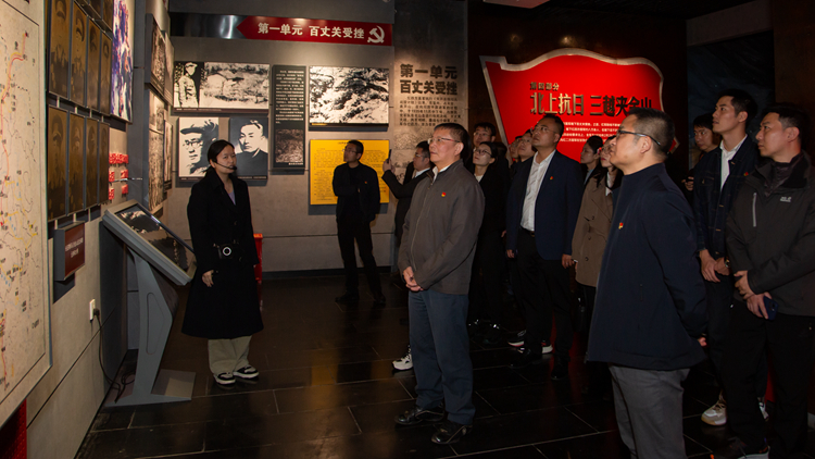 XCB_1950.jpg XCB_1950.jpg