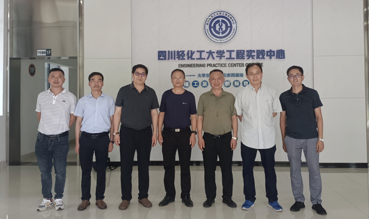 昆明理工大学和西南林业大学工训专家到我校工程实践中心交流2.jpg