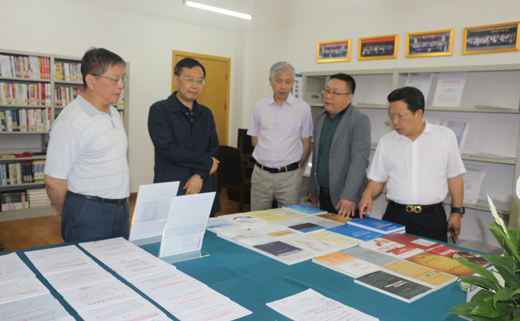 四川省委教育工委副书记张澜涛调研学校宜宾校区1.JPG 四川省委教育工委副书记张澜涛调研学校宜宾校区1.JPG