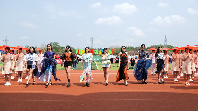 XCB_3950.jpg XCB_3950.jpg