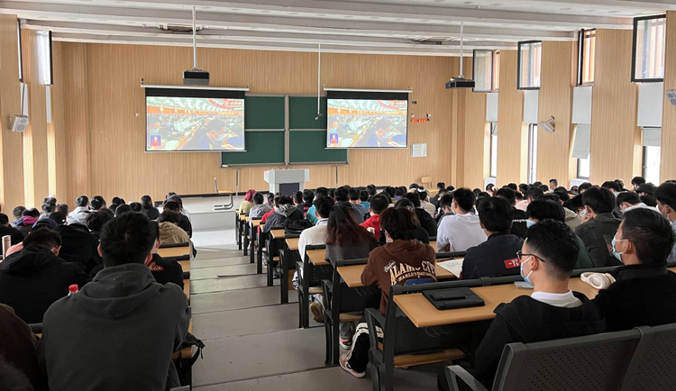 物电师生收看二十大开幕式.jpg