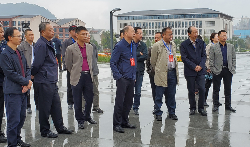 宜宾市政协考察团莅临宜宾校区参观考察.jpg 宜宾市政协考察团莅临宜宾校区参观考察.jpg