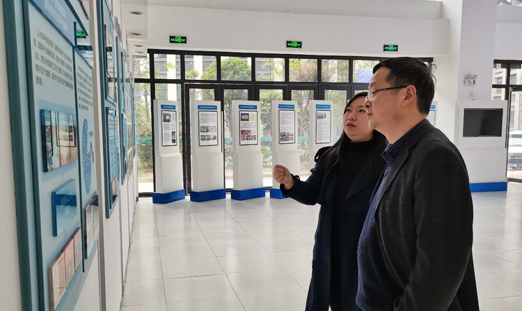 自贡市科协党组书记郑向东到大学科技园调研.jpg