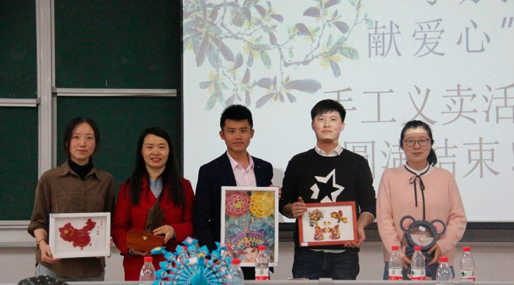 巧动手献爱心活动照片.jpg