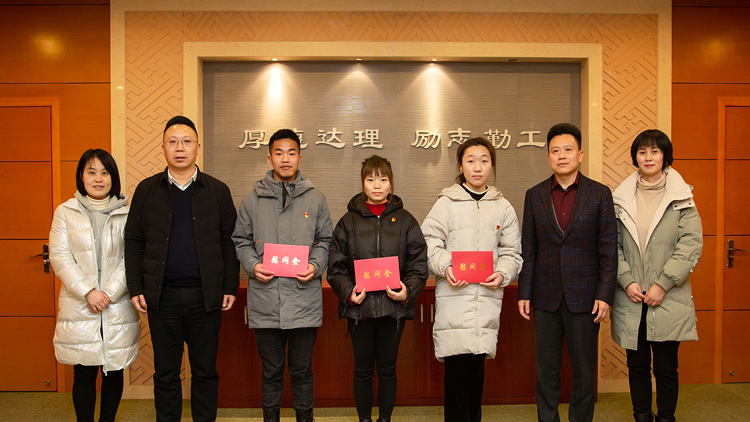 XCB_9405.jpg XCB_9405.jpg