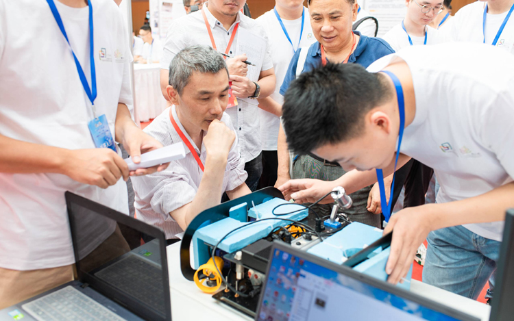 我校研究生在第十八届研究生电子设计竞赛西南赛区中获佳绩2.jpg 我校研究生在第十八届研究生电子设计竞赛西南赛区中获佳绩2.jpg