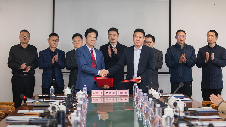 XCB_9122.jpg XCB_9122.jpg