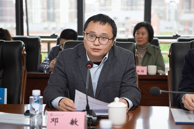 XCB_9098.jpg XCB_9098.jpg