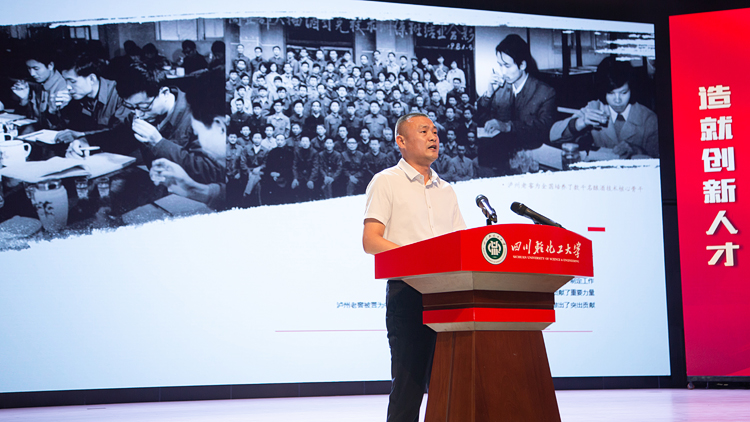 XCB_6370.jpg XCB_6370.jpg