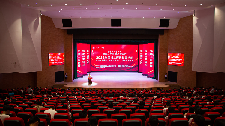 XCB_6298.jpg XCB_6298.jpg