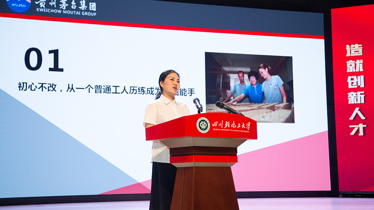 XCB_6323.jpg XCB_6323.jpg