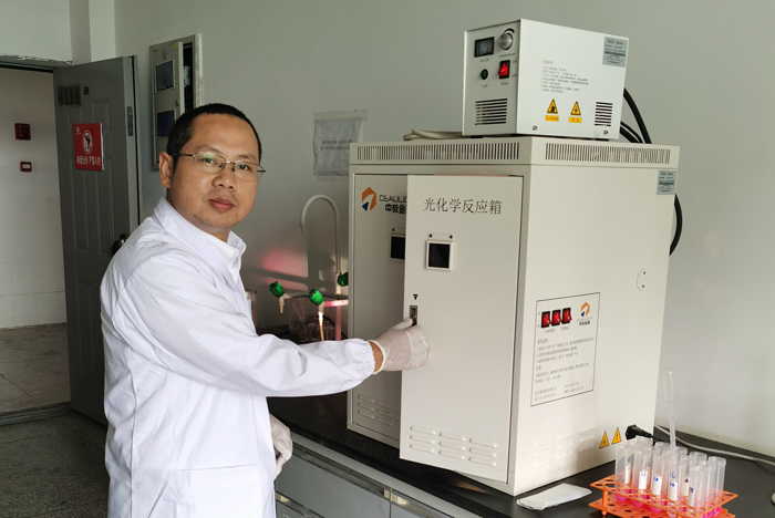 师德建设先进个人 钟俊波.jpg