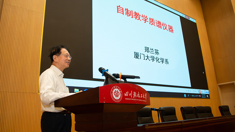 XCB_8941.jpg XCB_8941.jpg